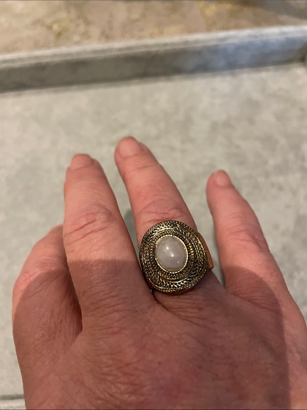 Gold fashion white stone ring size 7